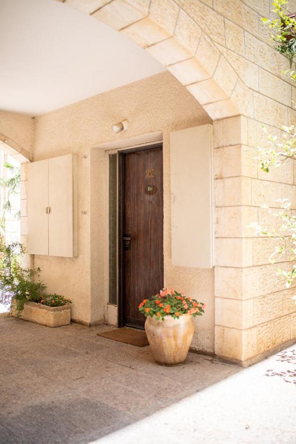 Spacious By The Orient Hotel - 4 Bdr Apartment Иерусалим Экстерьер фото